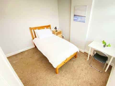 Single Room - Image 2