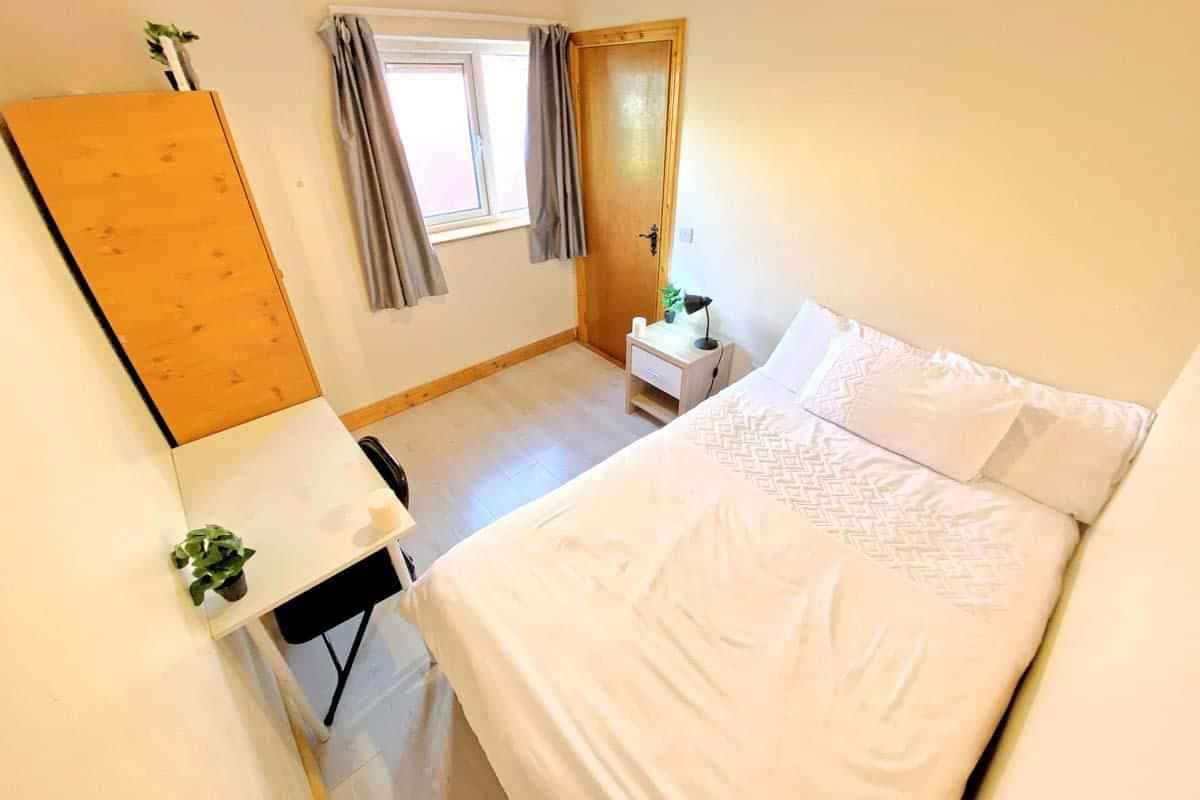 Single Room with Double Bed - Image 1