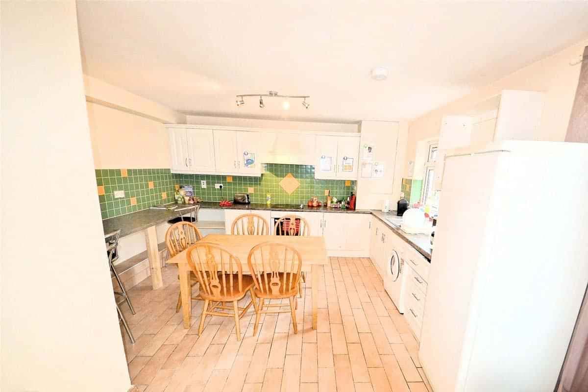 Single Room with Double Bed - Image 5