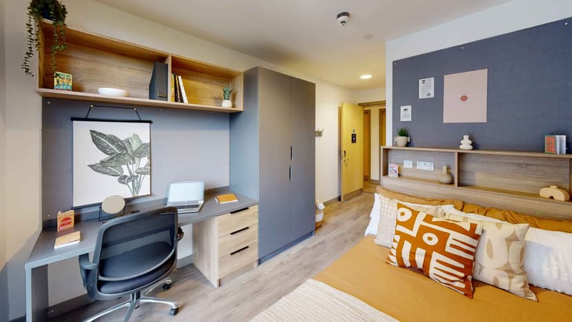 Standard Plus Ensuite - Image 5