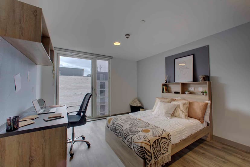 Deluxe Ensuite - Image 4