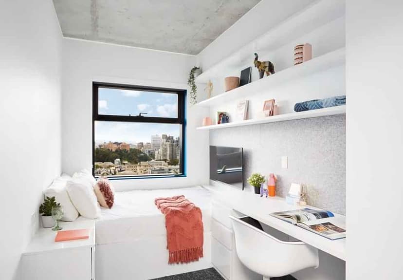 2 Bedroom Shared Bathroom, Double Bed, Views - Image 1