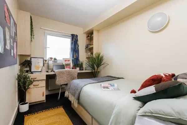 Premium Range 1 Ensuite - Image 1