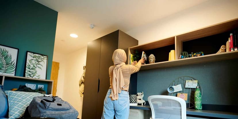 Silver Ensuite Upper  - Image 4