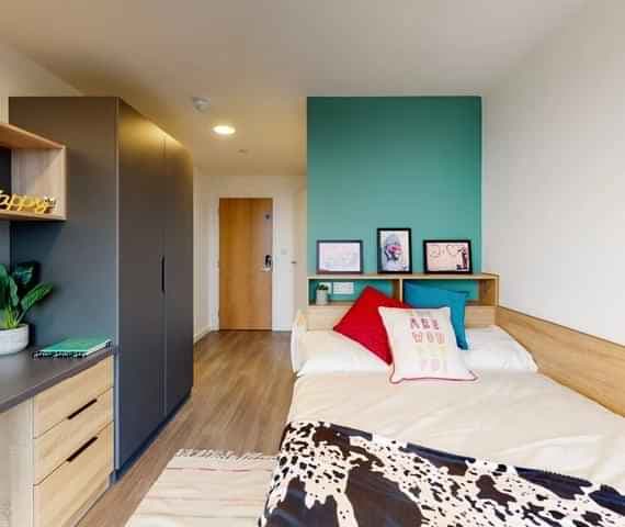 Gold Ensuite Mid  - Image 1