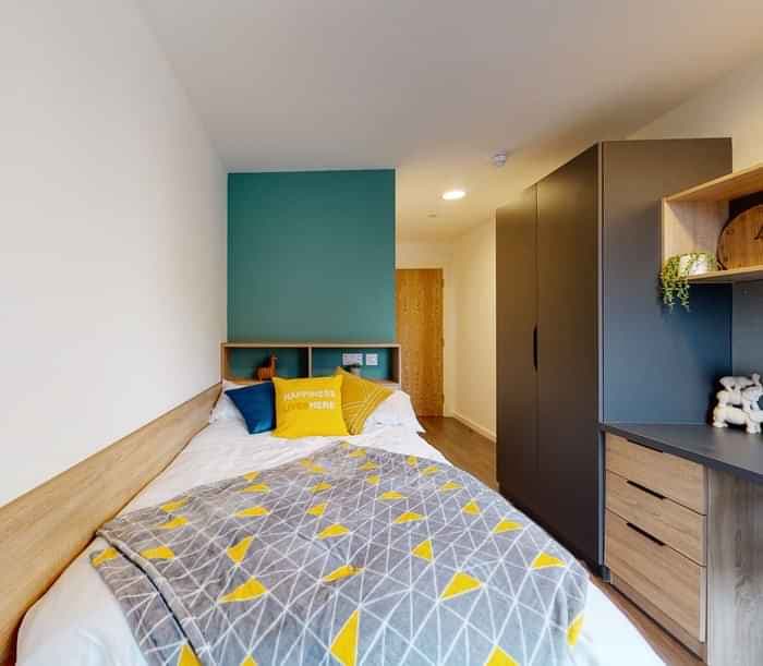 Bronze Ensuite Mid, XI - Image 1