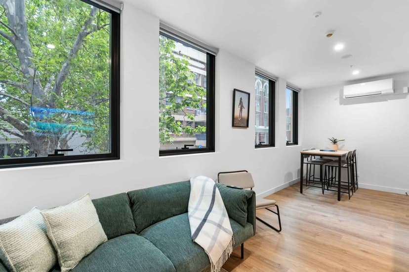 4 Bedroom Apartment with Ensuite - Image 3