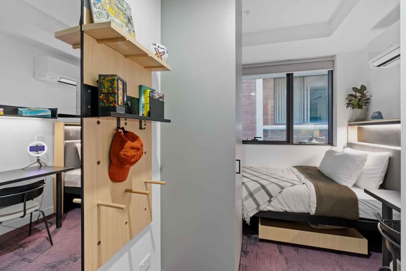 4 Bedroom Apartment with Ensuite - Image 1