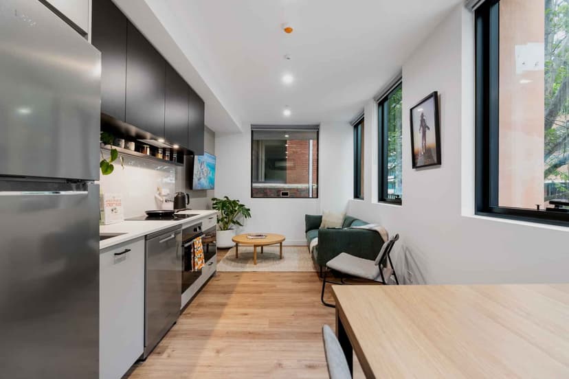 4 Bedroom Apartment with Ensuite - Image 4