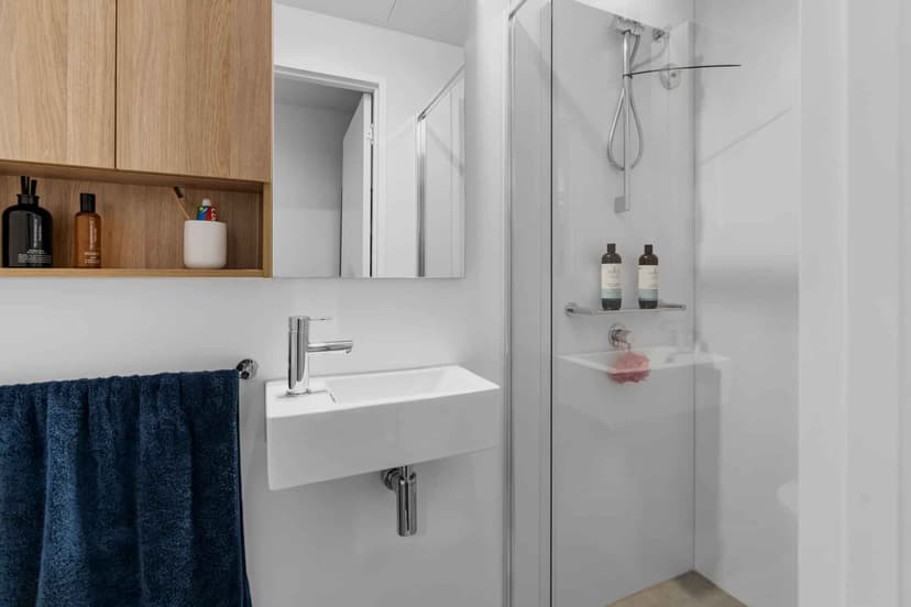 4 Bedroom Apartment with Ensuite - Image 6