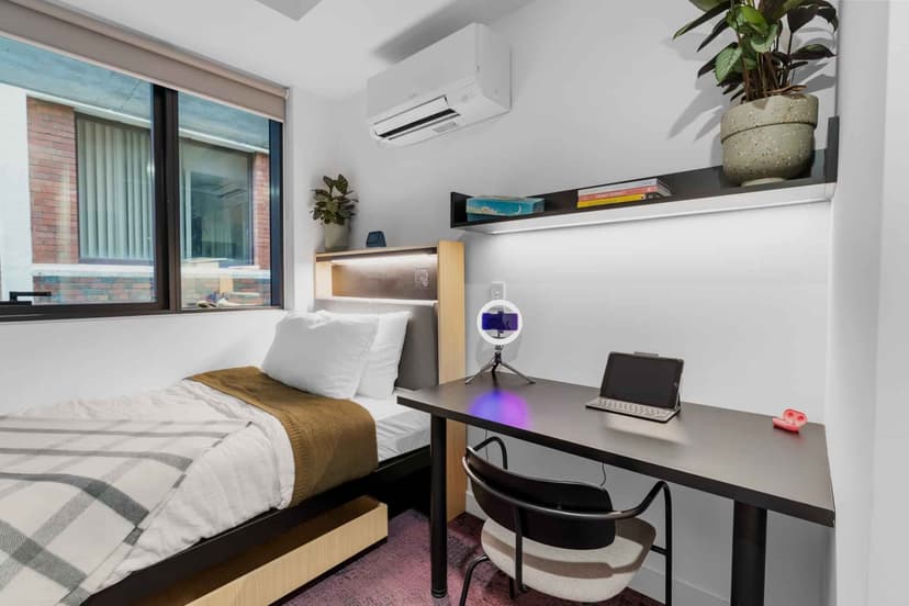 4 Bedroom Apartment with Ensuite - Image 8