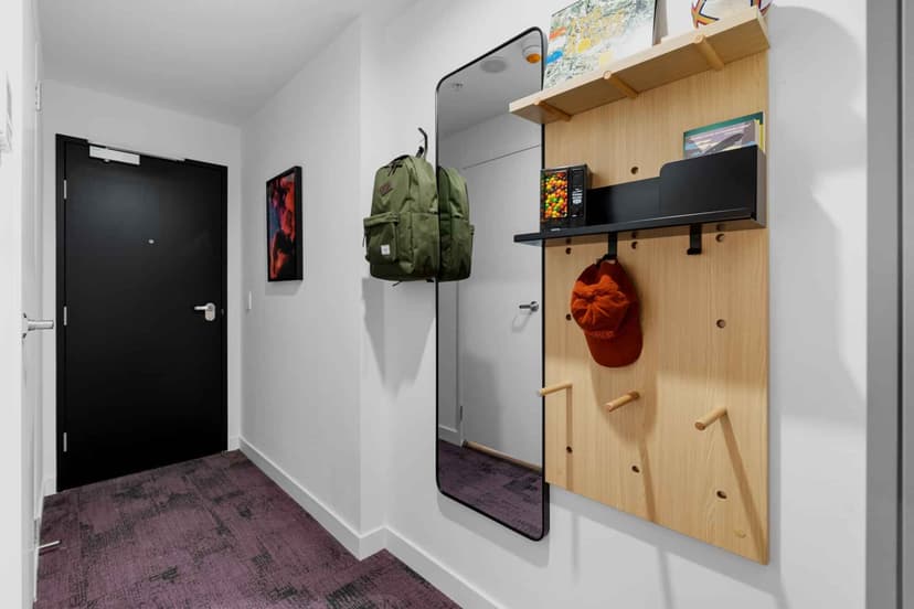 4 Bedroom Apartment with Ensuite - Image 7