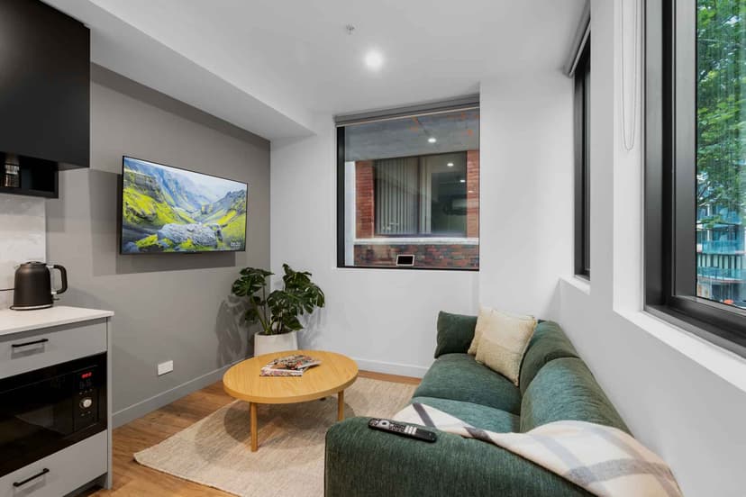 4 Bedroom Apartment with Ensuite - Image 5