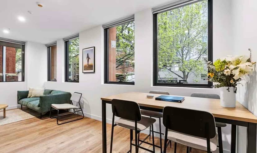 4 Bedroom Apartment with Ensuite - Image 10