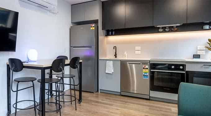 4 Bedroom Shared Apartment - Image 3