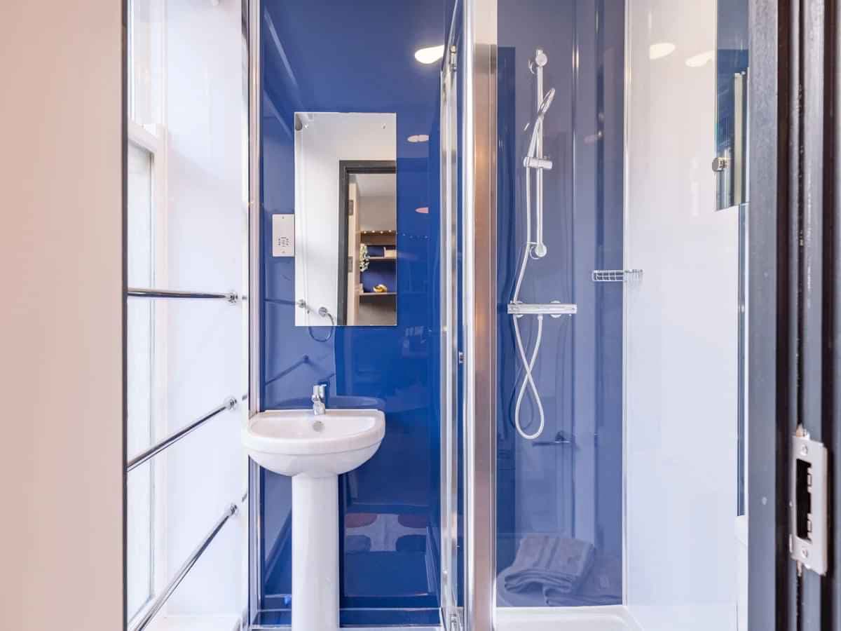 Deluxe Ensuite - Image 2