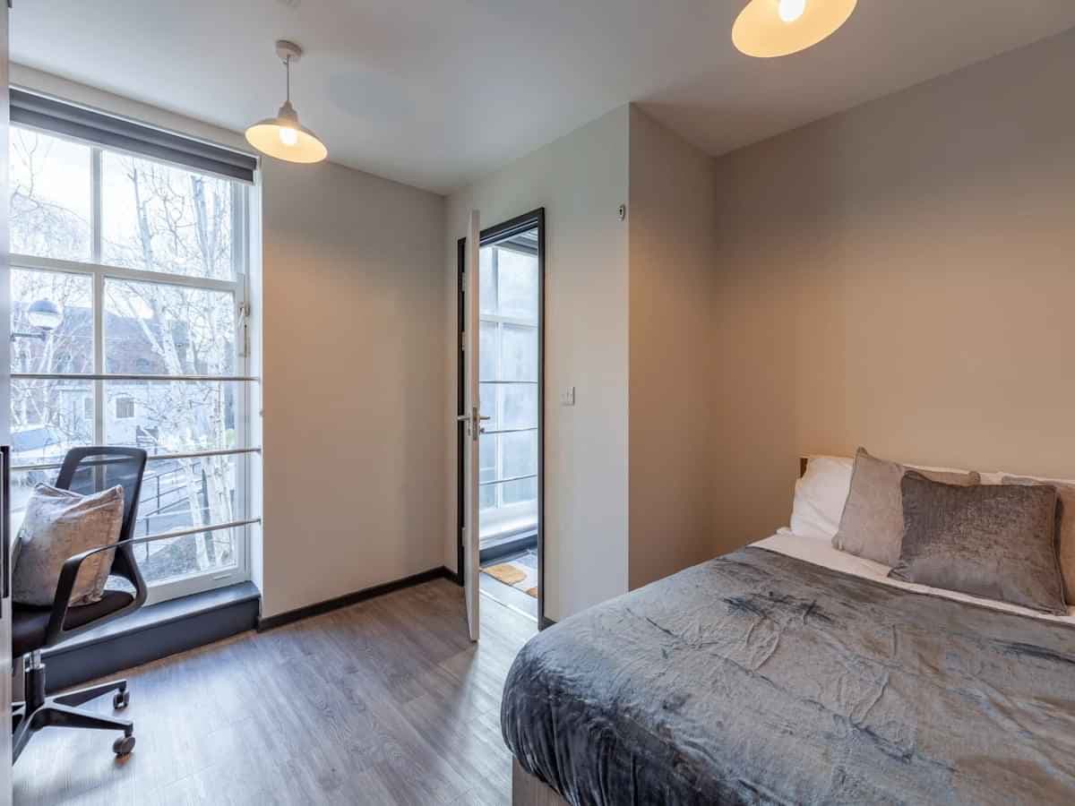 Deluxe Ensuite - Image 1