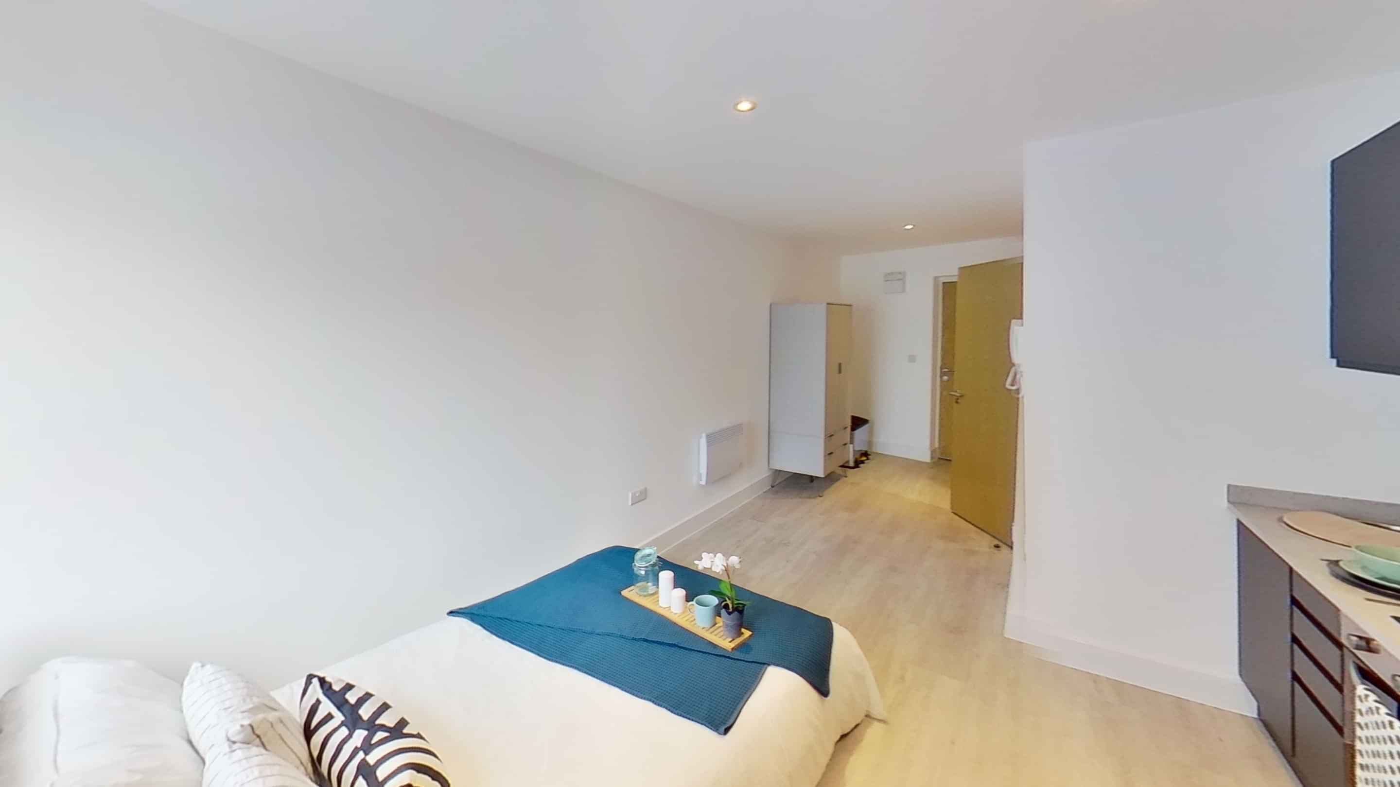 Large Scenic Studio - Image 9