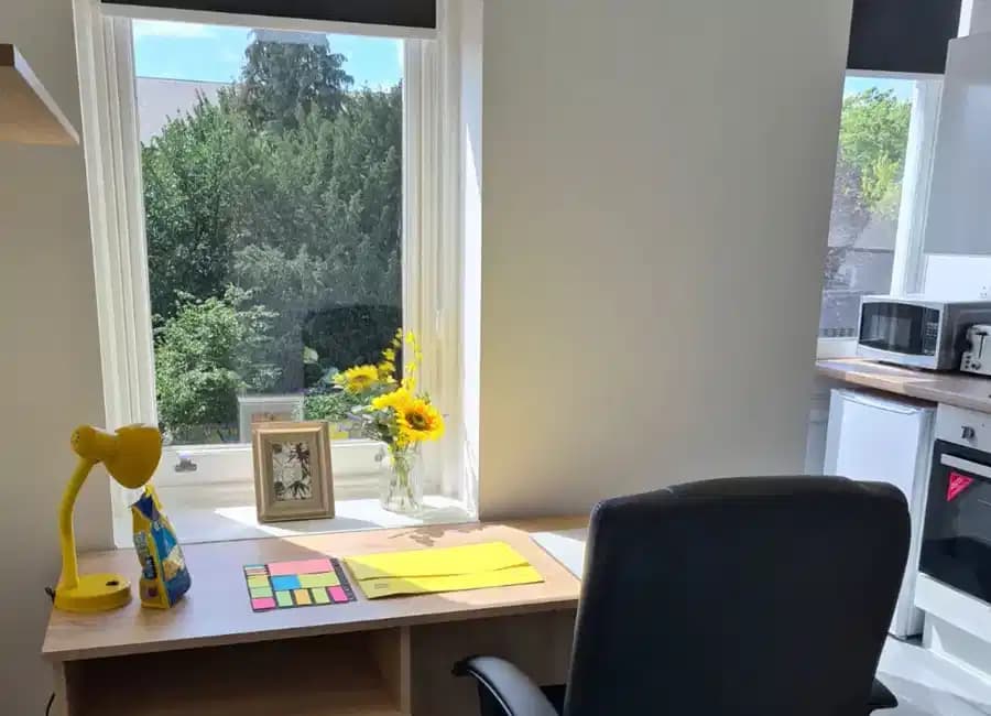 One Bedroom Flat - Image 8