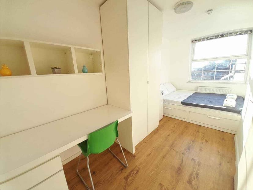 Double Ensuite Room - Image 2