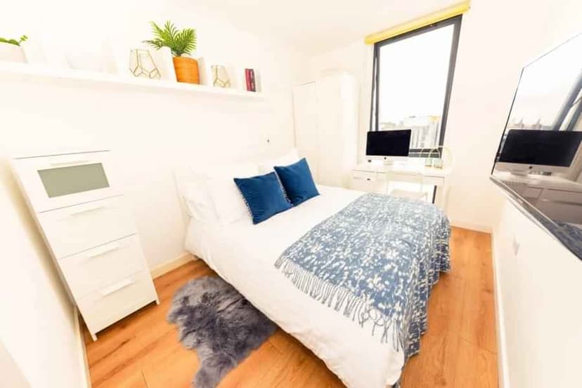 Ensuite Deluxe Room - Image 1