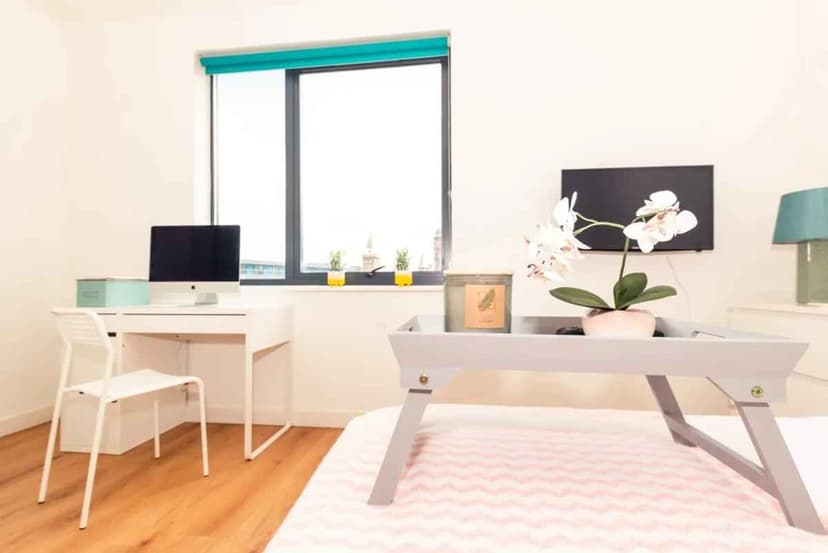 Ensuite Deluxe Room - Image 3