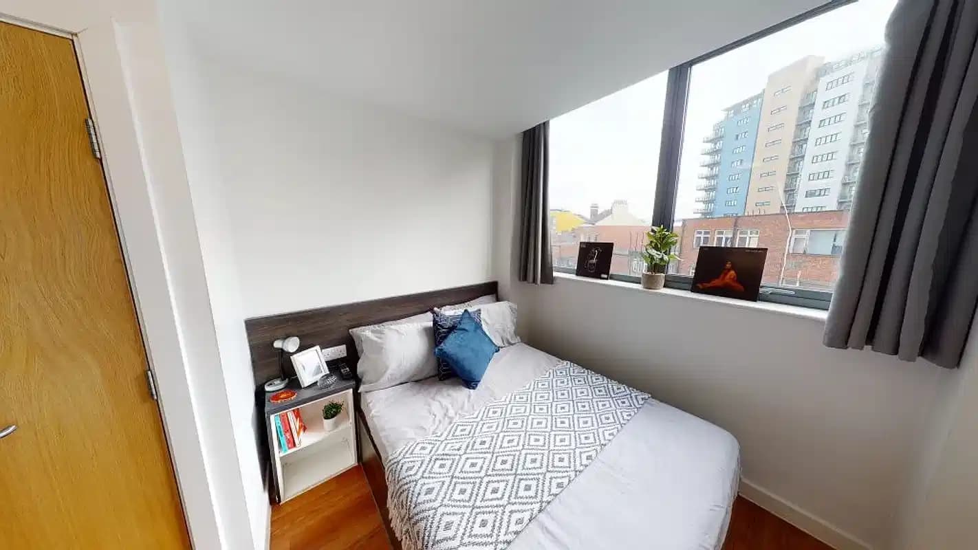 Deluxe Studio - Image 7