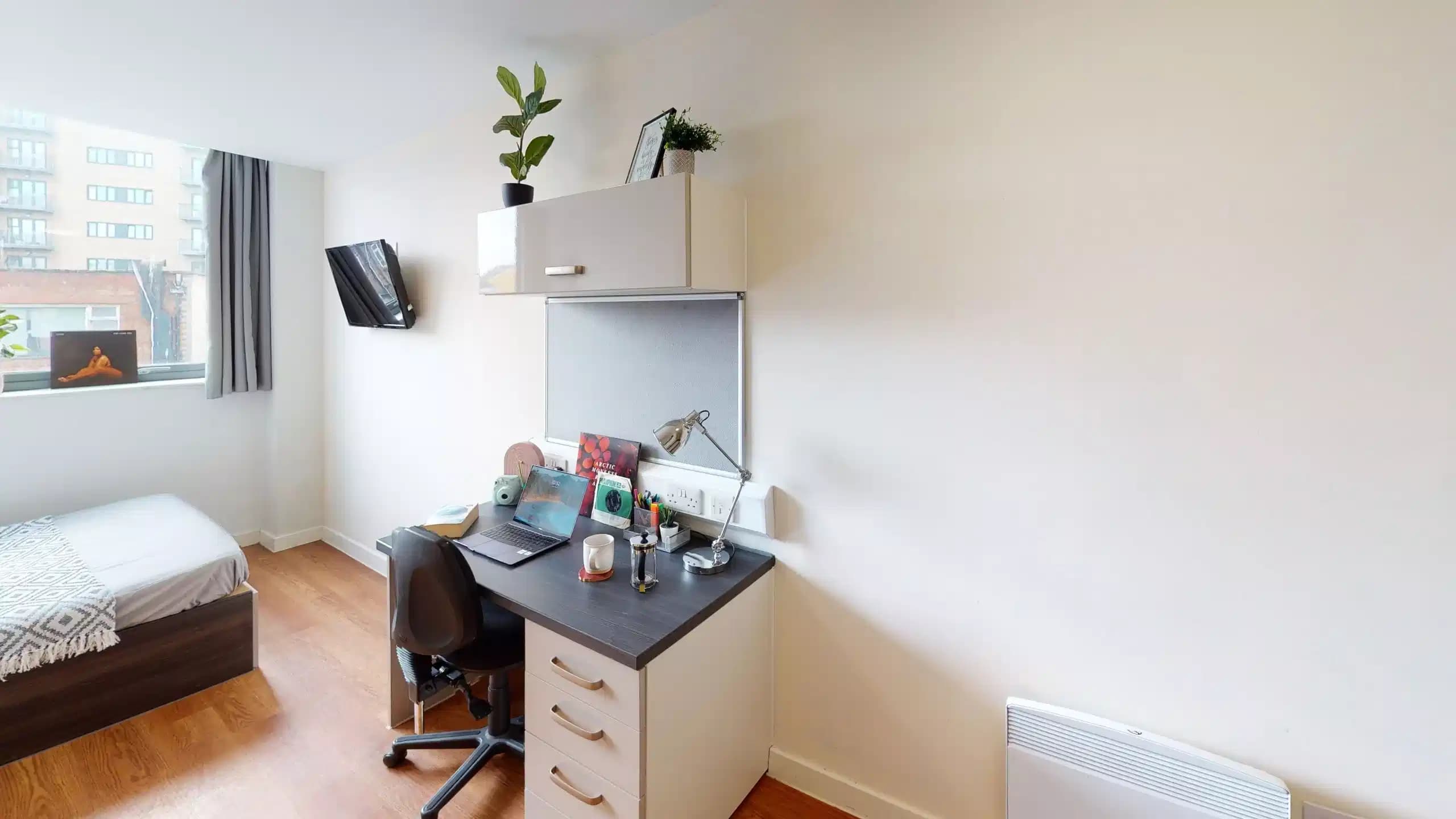 Deluxe Studio - Image 6