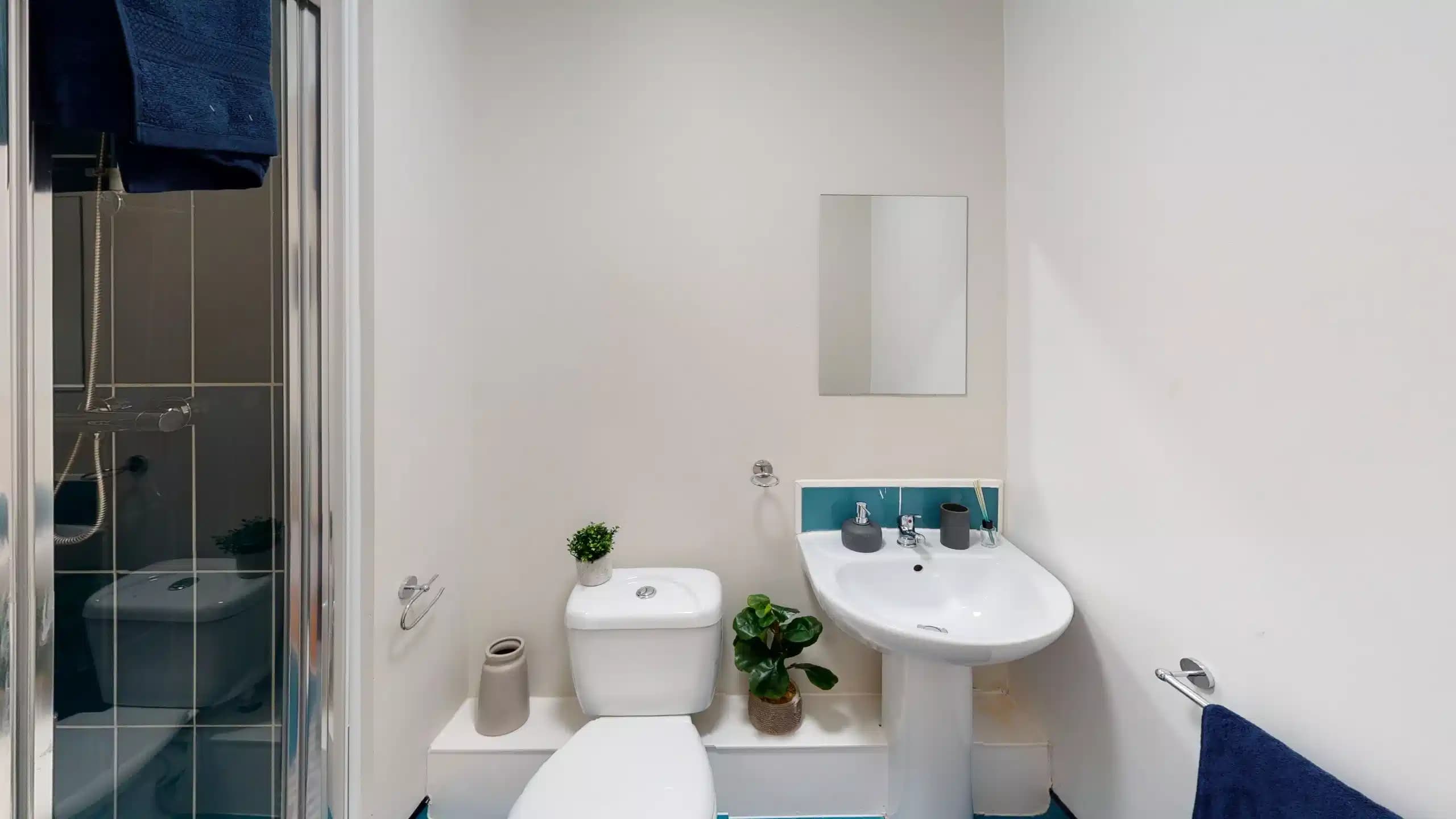 Deluxe Studio - Image 2