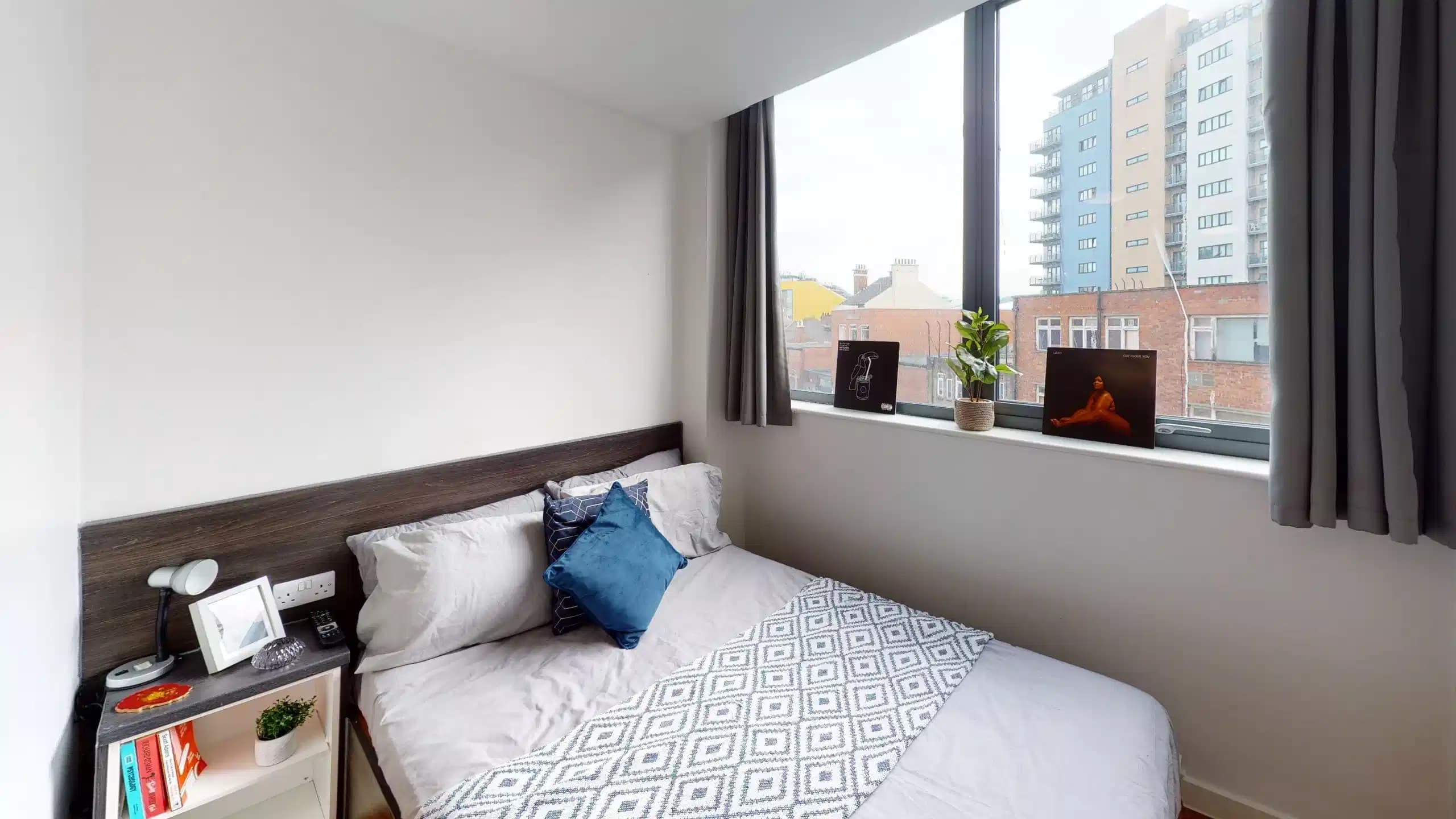 Deluxe Studio - Image 1