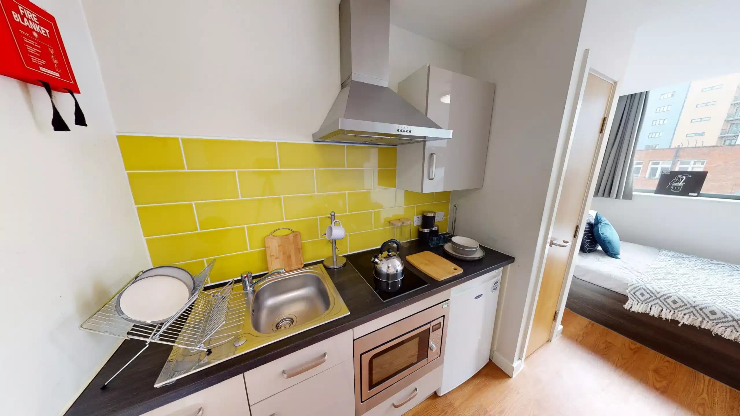 Deluxe Studio - Image 3