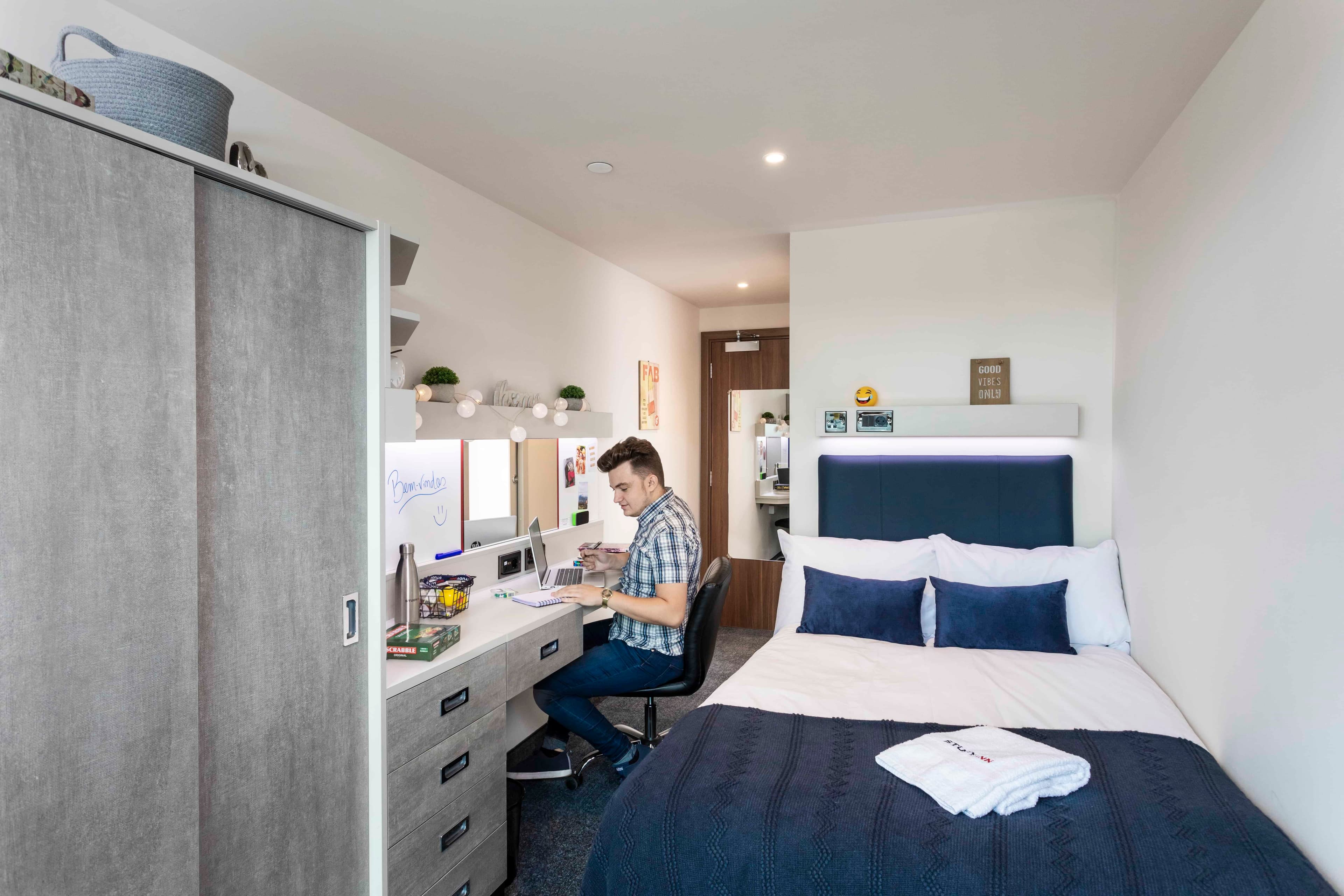 Ensuite Serviced Apartment Diamond Plus - Image 1