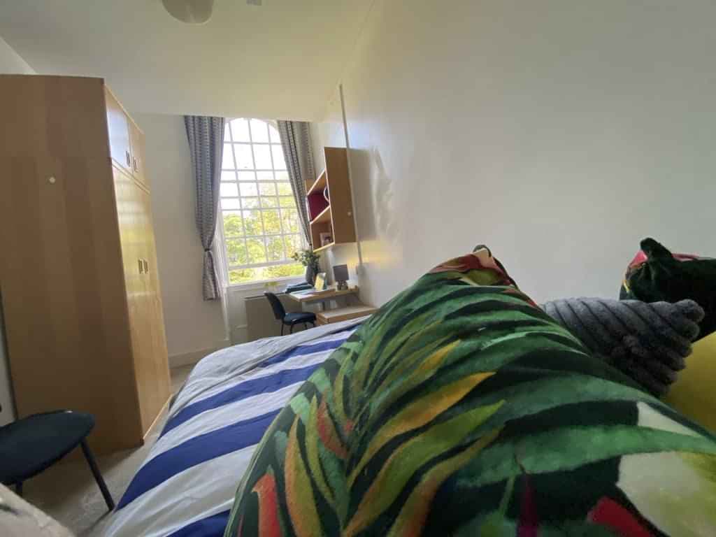 Classic Bedroom - Image 20