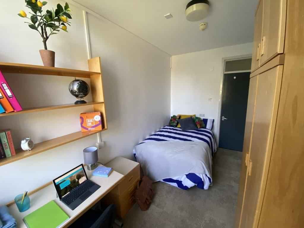 Classic Bedroom - Image 21