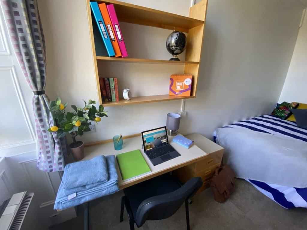 Classic Bedroom - Image 7