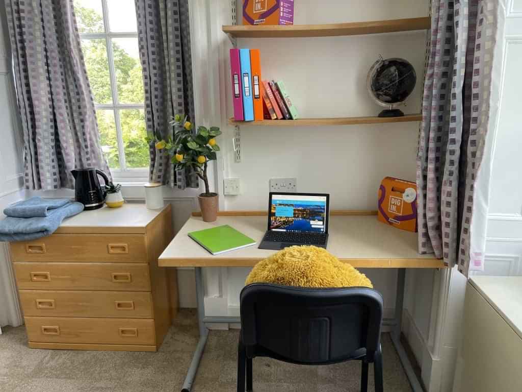 Classic Bedroom - Image 13