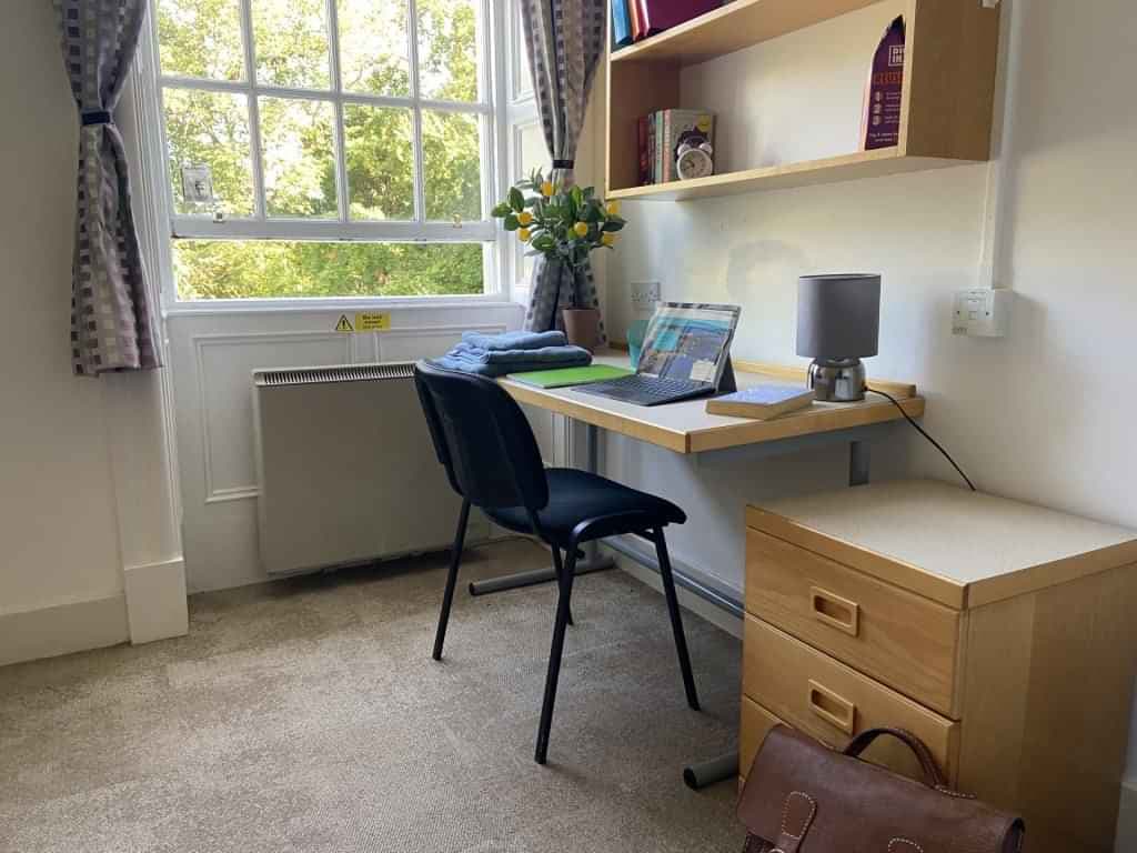 Classic Bedroom - Image 17