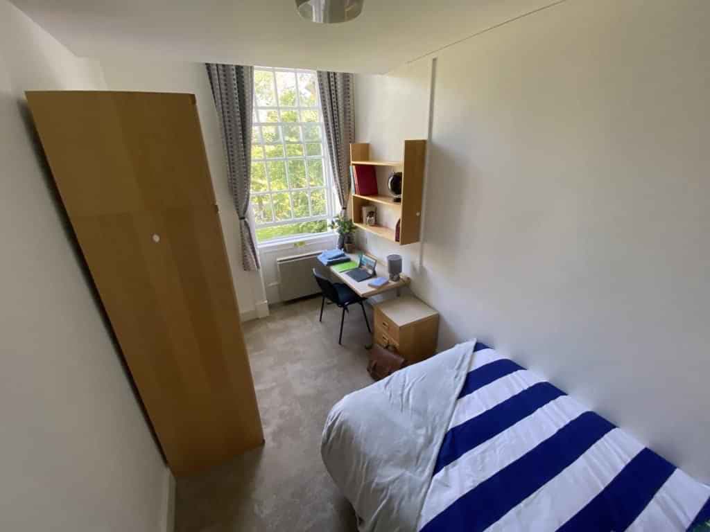 Classic Bedroom - Image 12