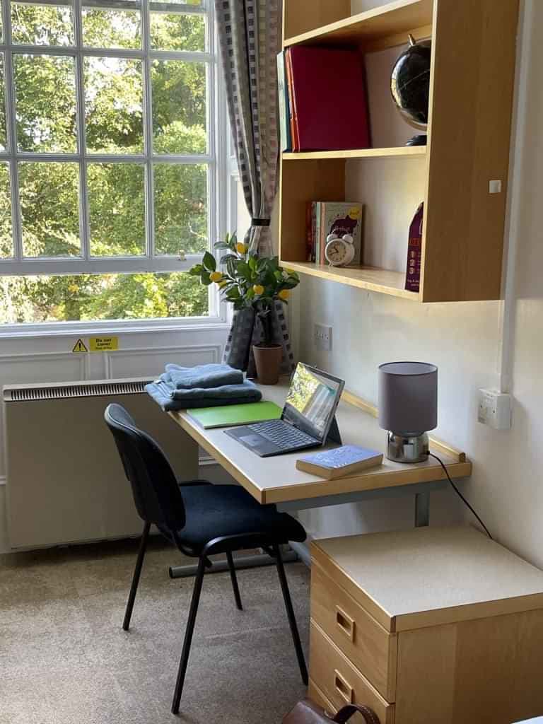 Classic Bedroom - Image 2