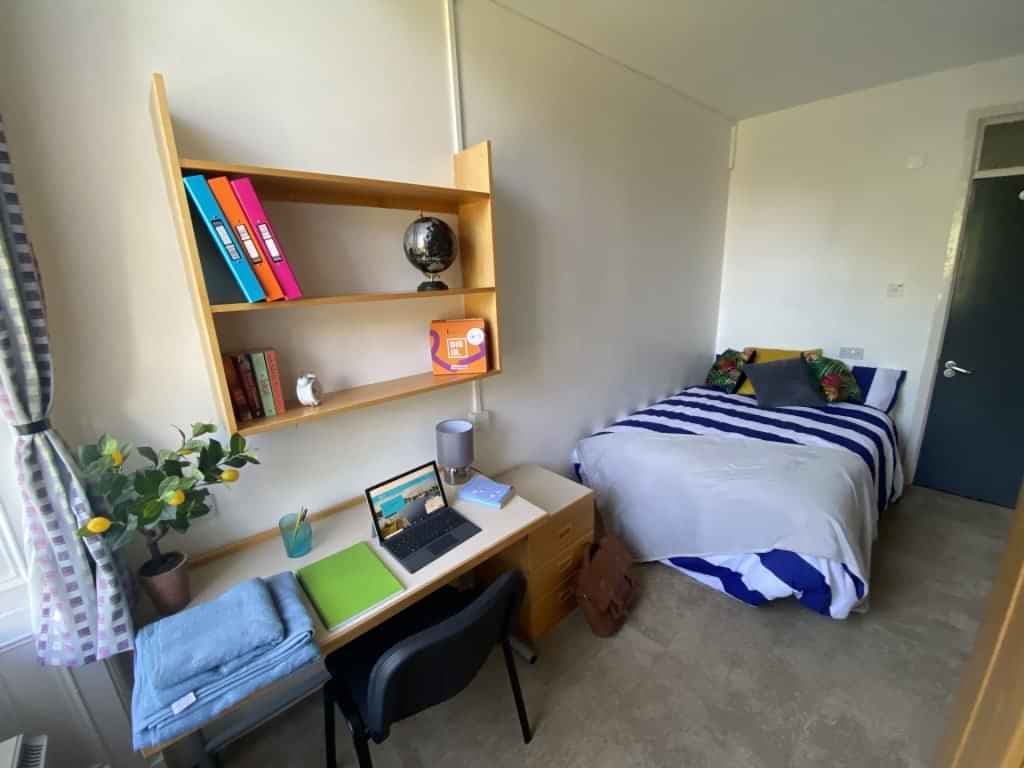 Classic Bedroom - Image 14