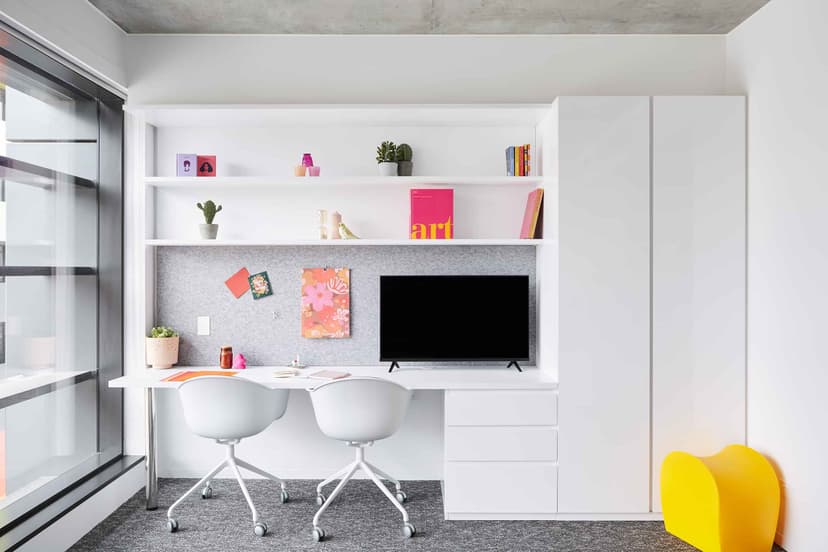 Large Studio, King Bed - Image 3
