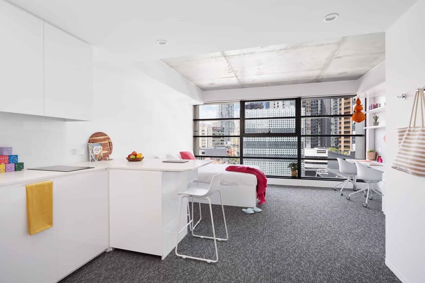 Large Studio, King Bed - Image 5