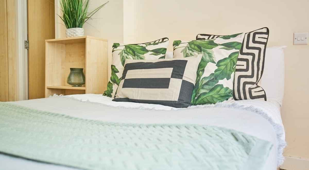 Deluxe 4 & 5 Bed En-suite - Image 3