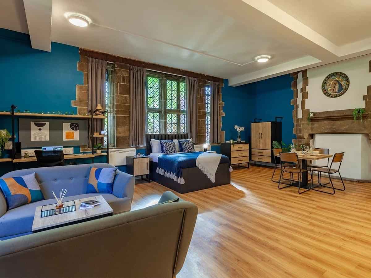 Deluxe Studio Plus  - Image 1