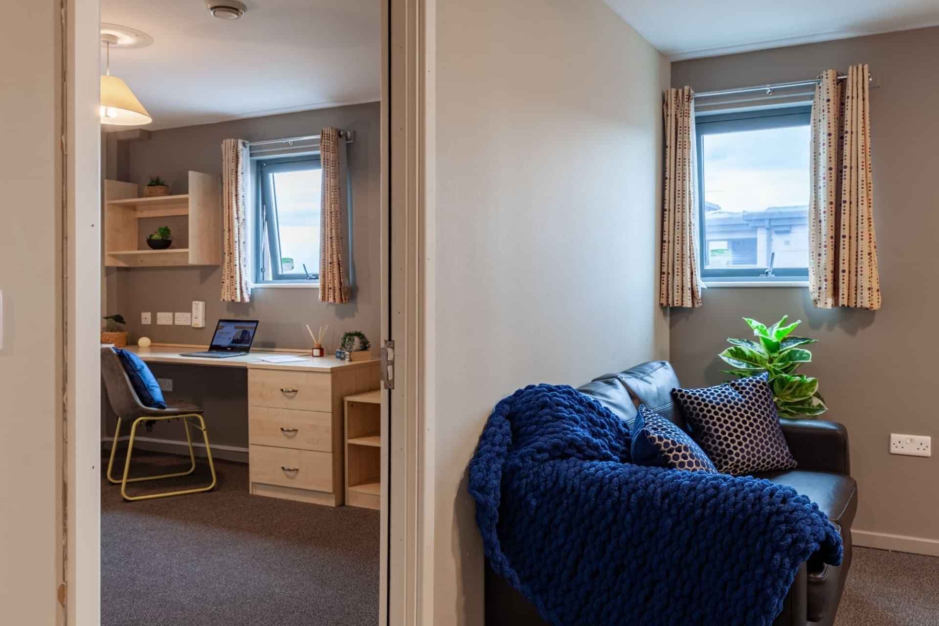 2 Bed Flat - Image 2