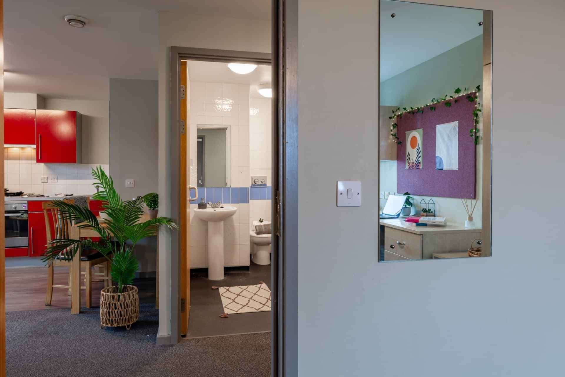 2 Bed Flat - Image 4