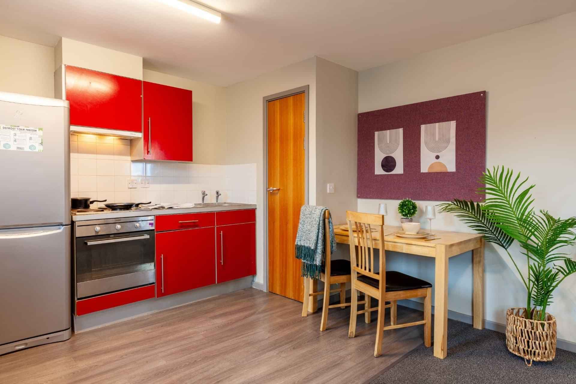 2 Bed Flat - Image 6