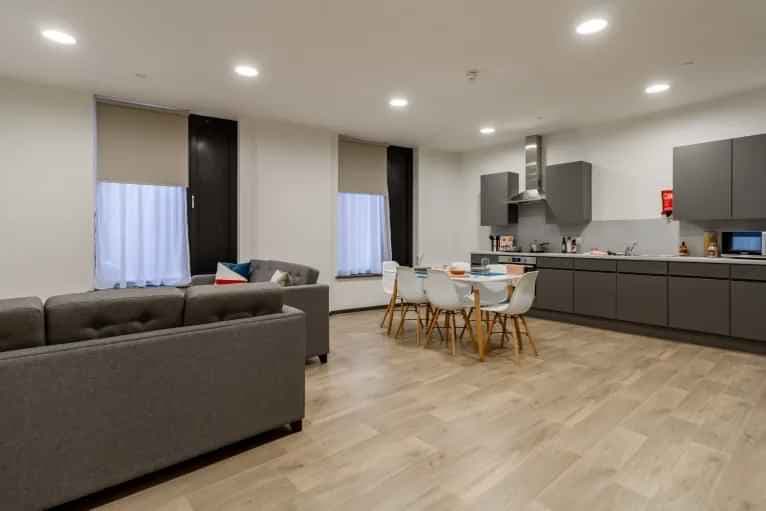 Bronze En Suite 7 Share - Image 6