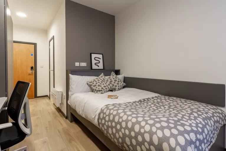 Bronze En Suite 7 Share - Image 15