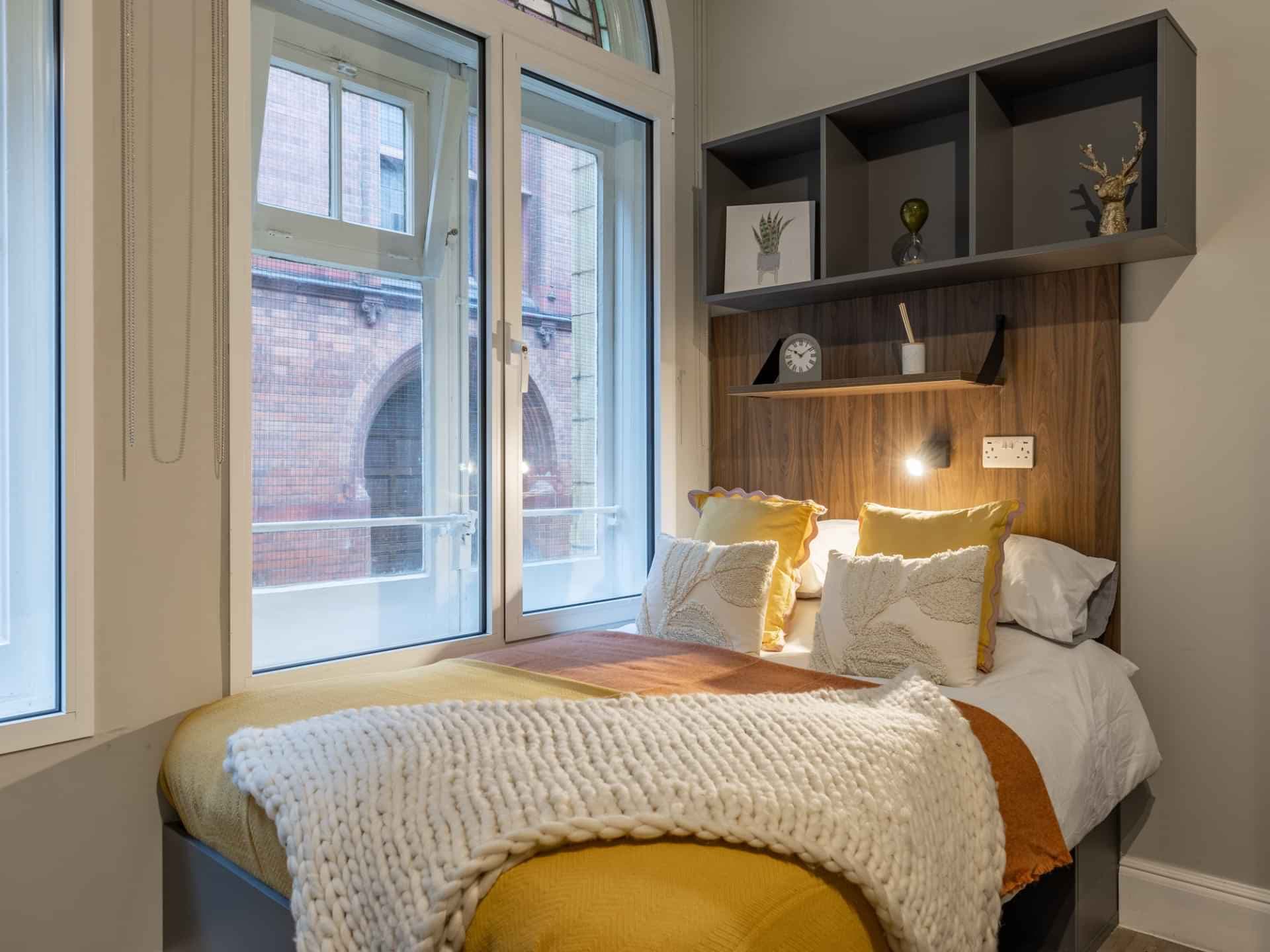 Silver Studio - Image 1